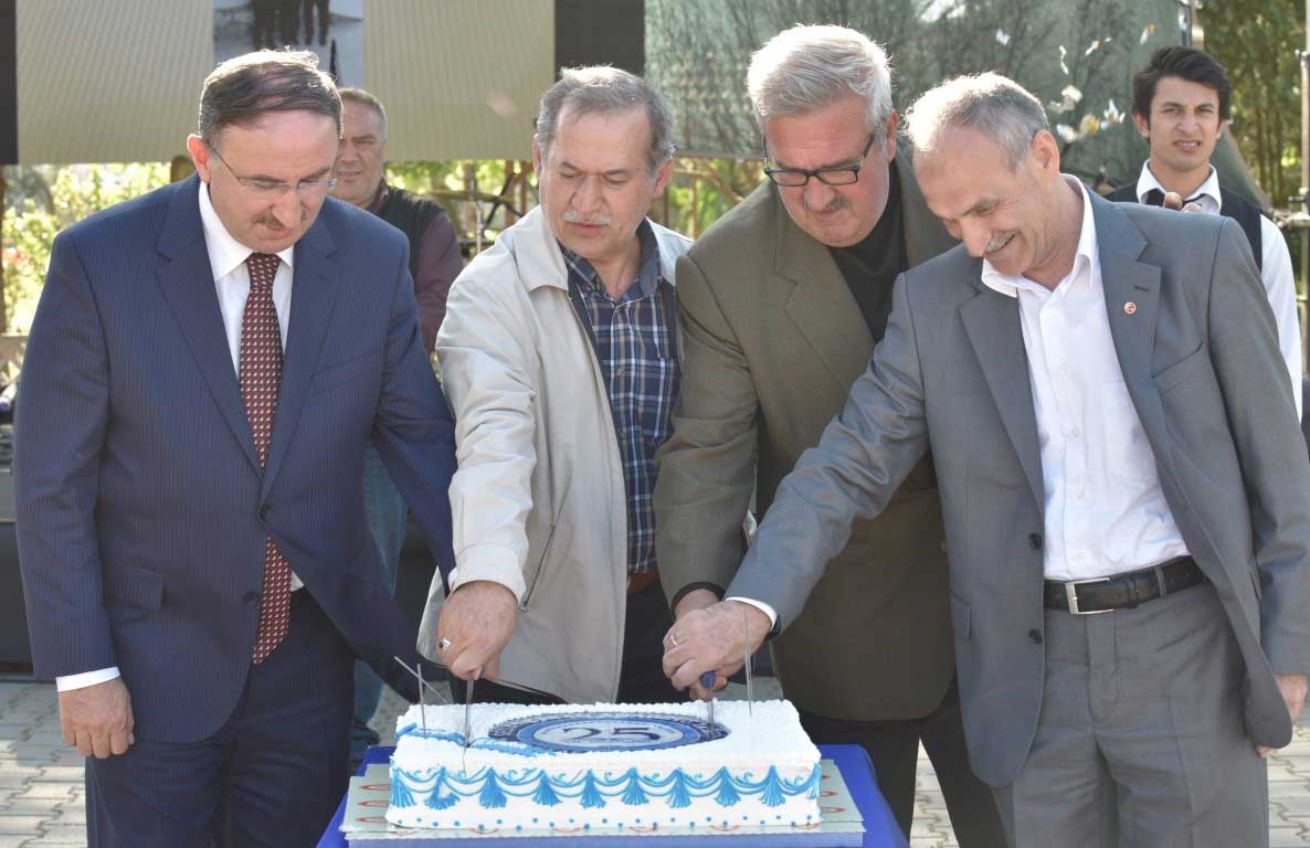 SKAL’dan Başkan Kurtulan’a plaket