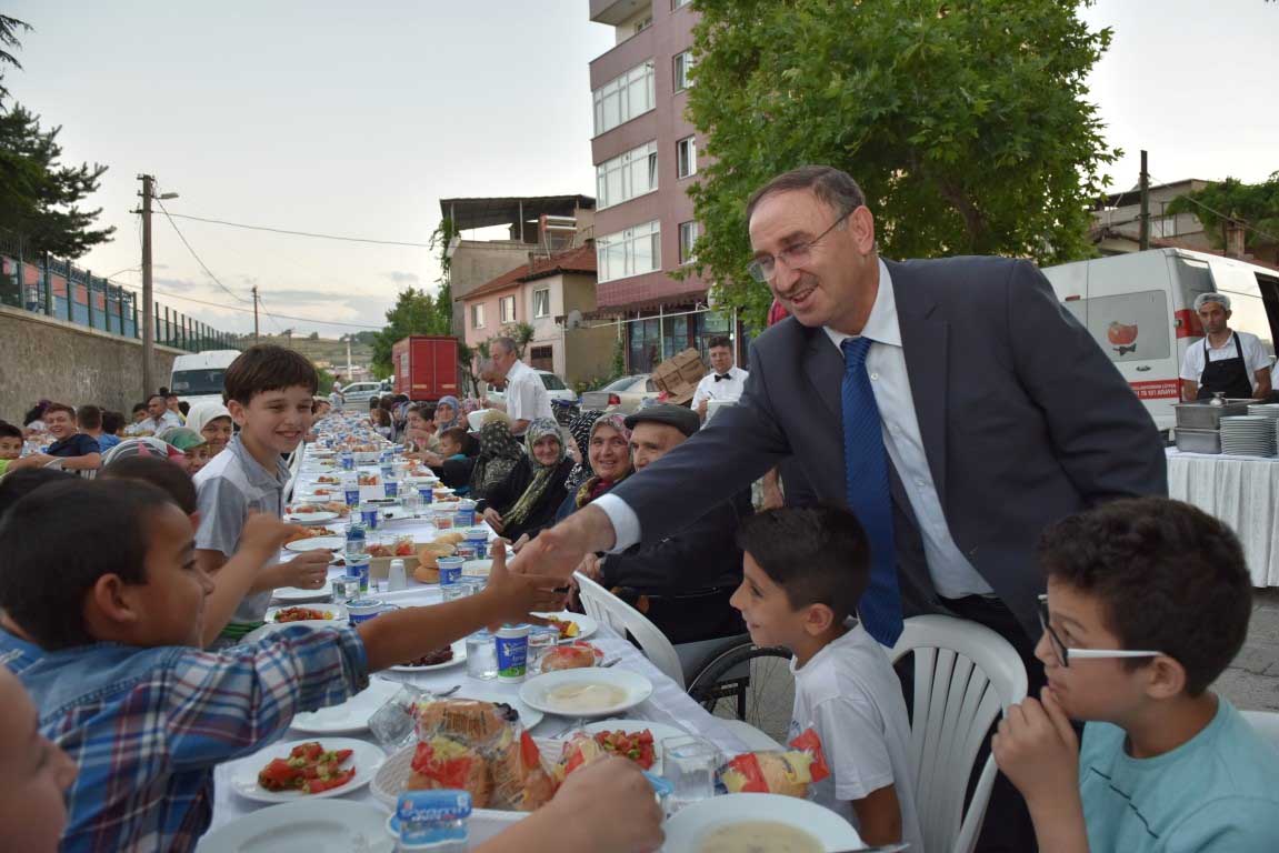 Gönüller iftarda buluştu