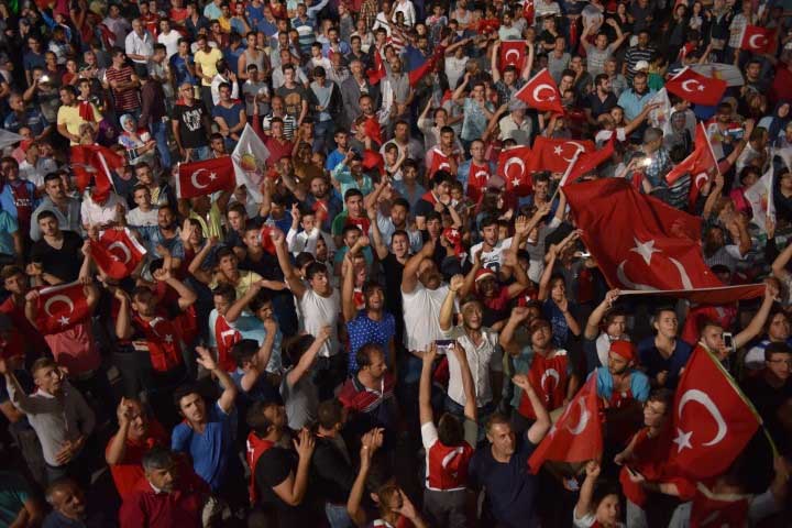 Mustafakemalpaşa Tek Yürek