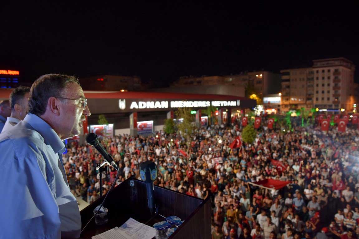 Mustafakemalpaşa'da demokrasi nöbeti