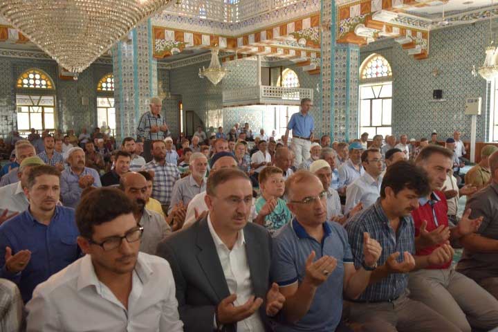 Yeşilova'da şehitler için mevlit 