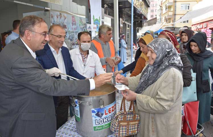 Belediye'den geleneksel aşure ikramı 