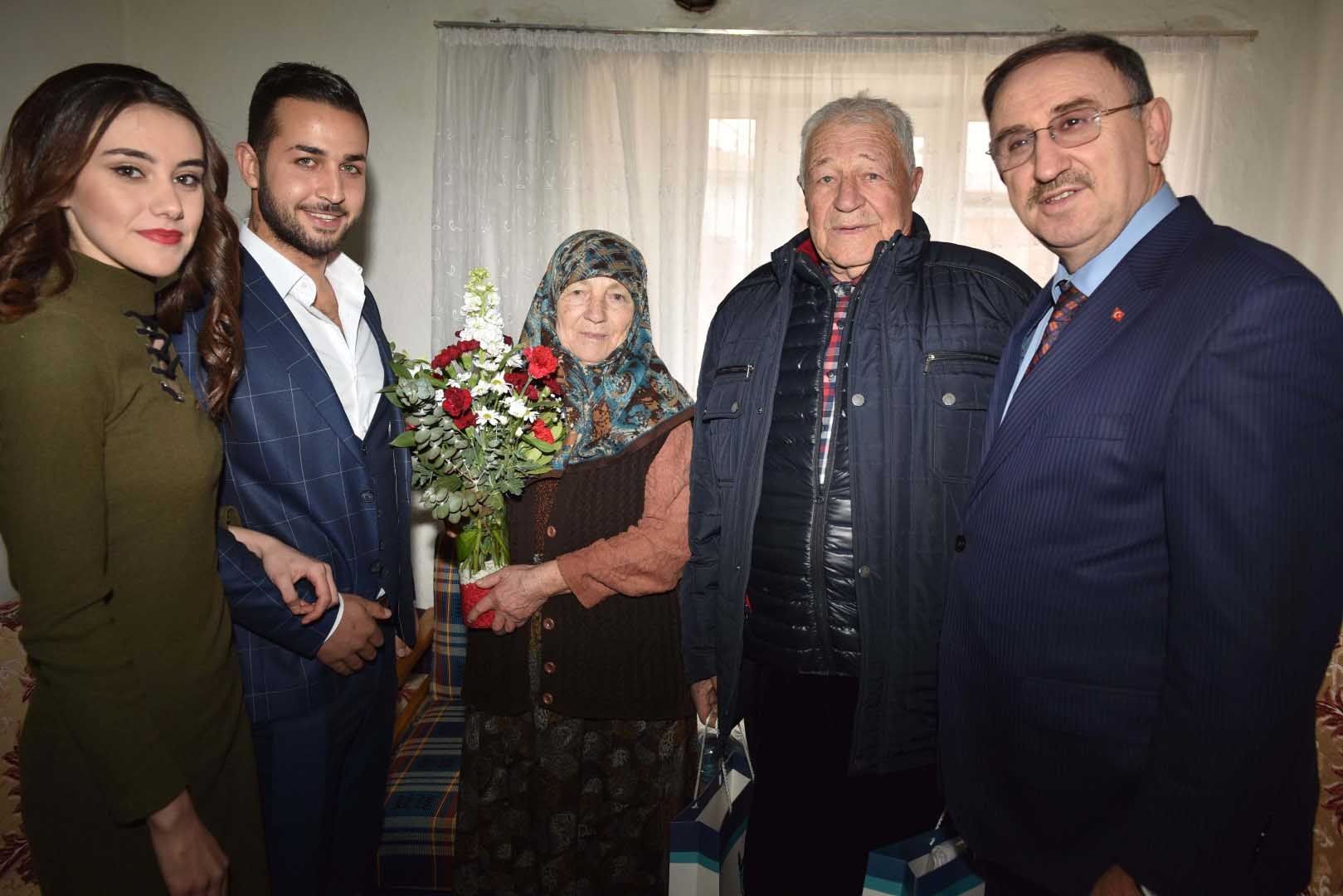 Yarım asırlık çınarlara Sevgililer Günü jesti 