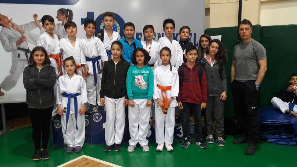 Tatami'de 3 madalya