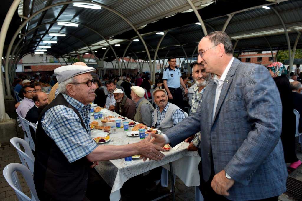 Lalaşahin'de sokak iftarı 