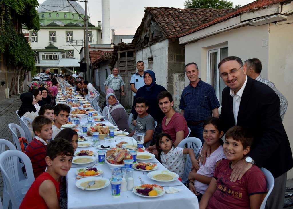 Mahallelerde iftar bereketi 