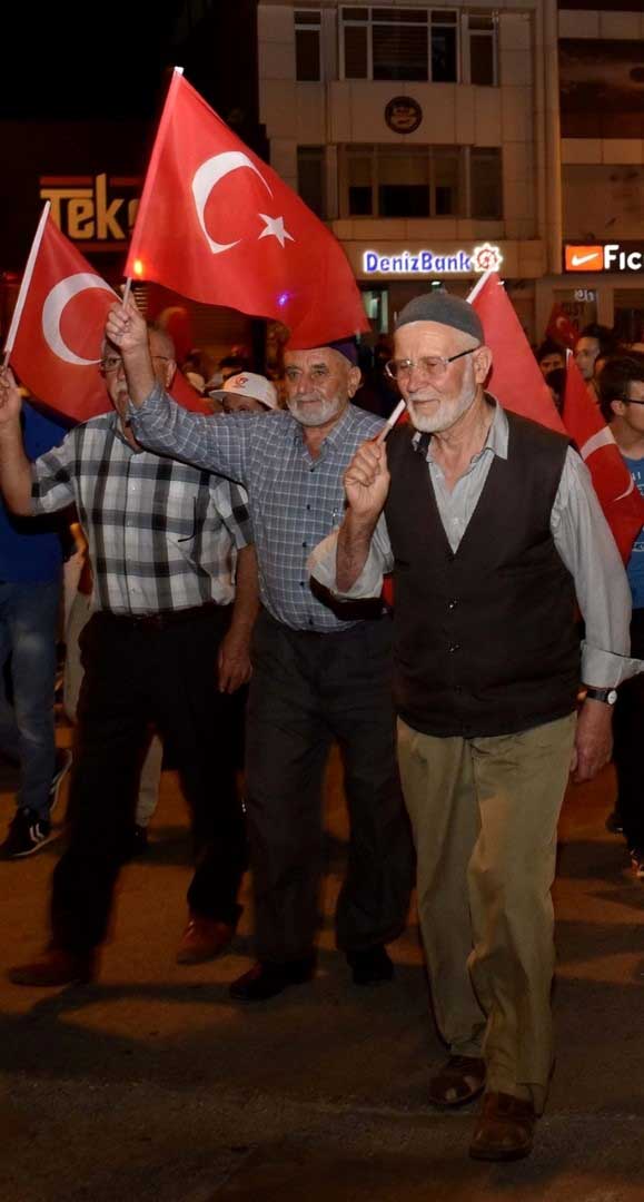Mustafakemalpaşa demokrasi için tek yürek 