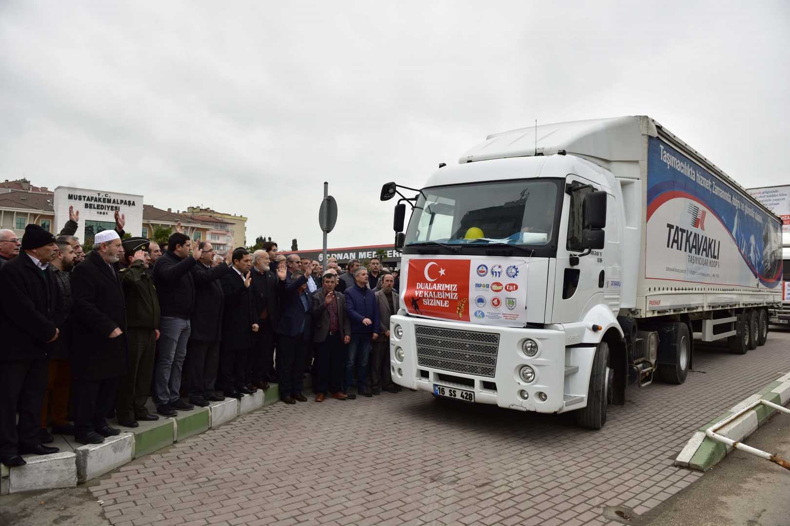 Mustafakemalpaşa'dan Mehmetçiğe 2 tır destek