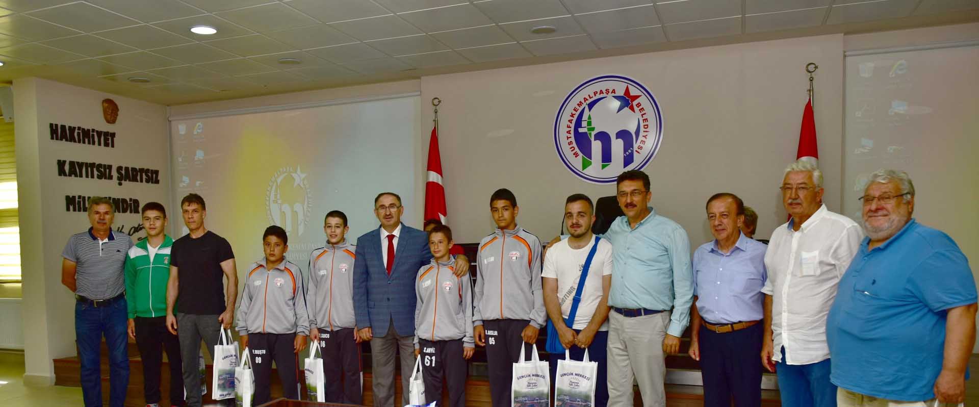 Başkan Kurtulan’dan sporculara kutlama 