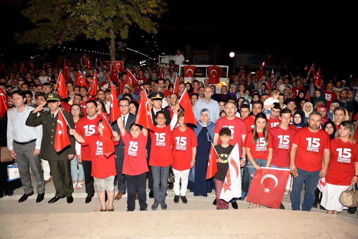 Mustafakemalpaşa 15 Temmuz’da tek yürek oldu 