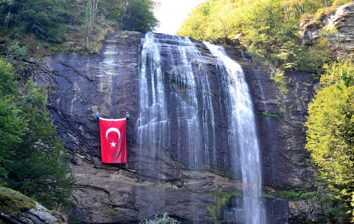 Dağcılar kurtuluşu zirvede kutladı  