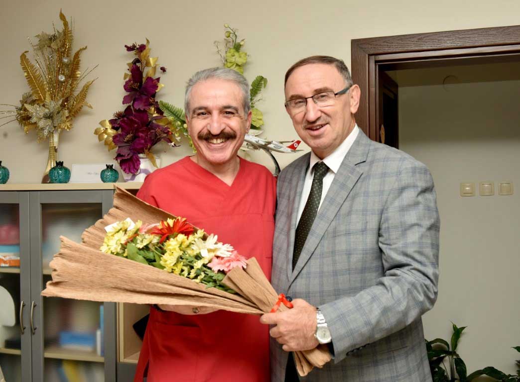 Başkan Kurtulan, Diş Hekimleri Günü’nü kutladı 