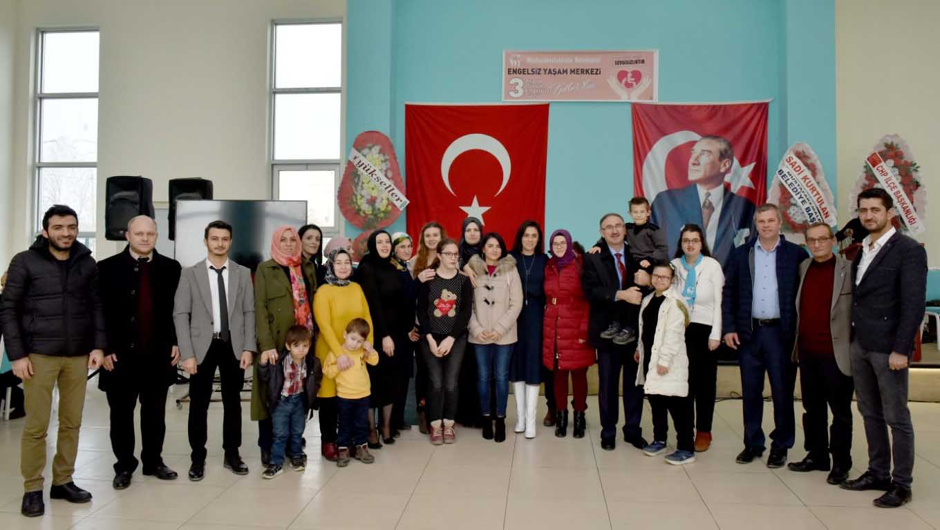 Engelliler gösterileriyle büyüledi