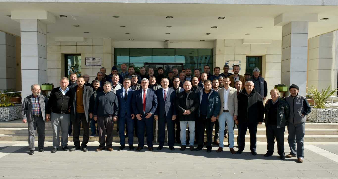 Pazarcı esnafından Başkan Kurtulan’a plaket 