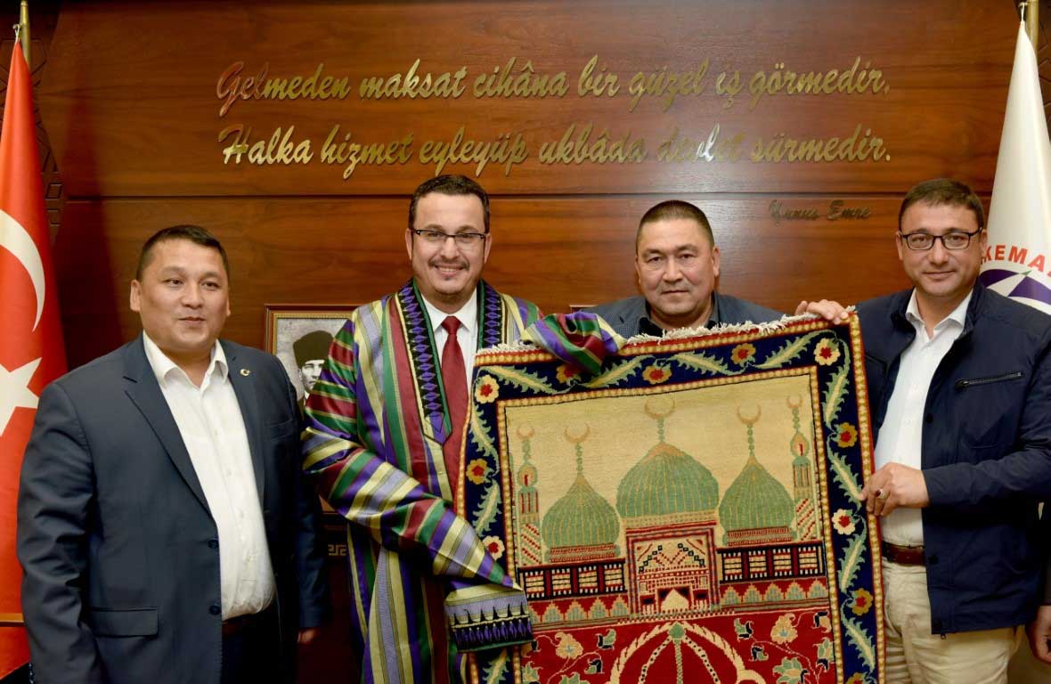 Başkan Kanar’a anlamlı hediye 