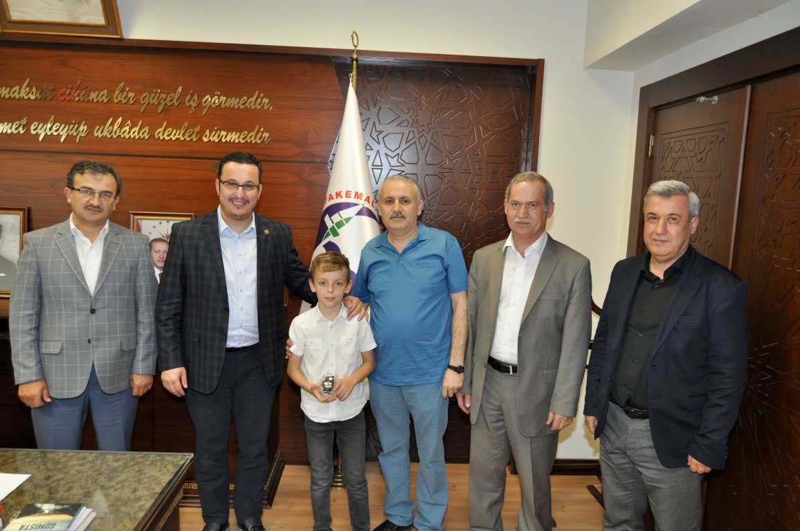 Başkan Kanar’dan küçük matematikçiye ödül