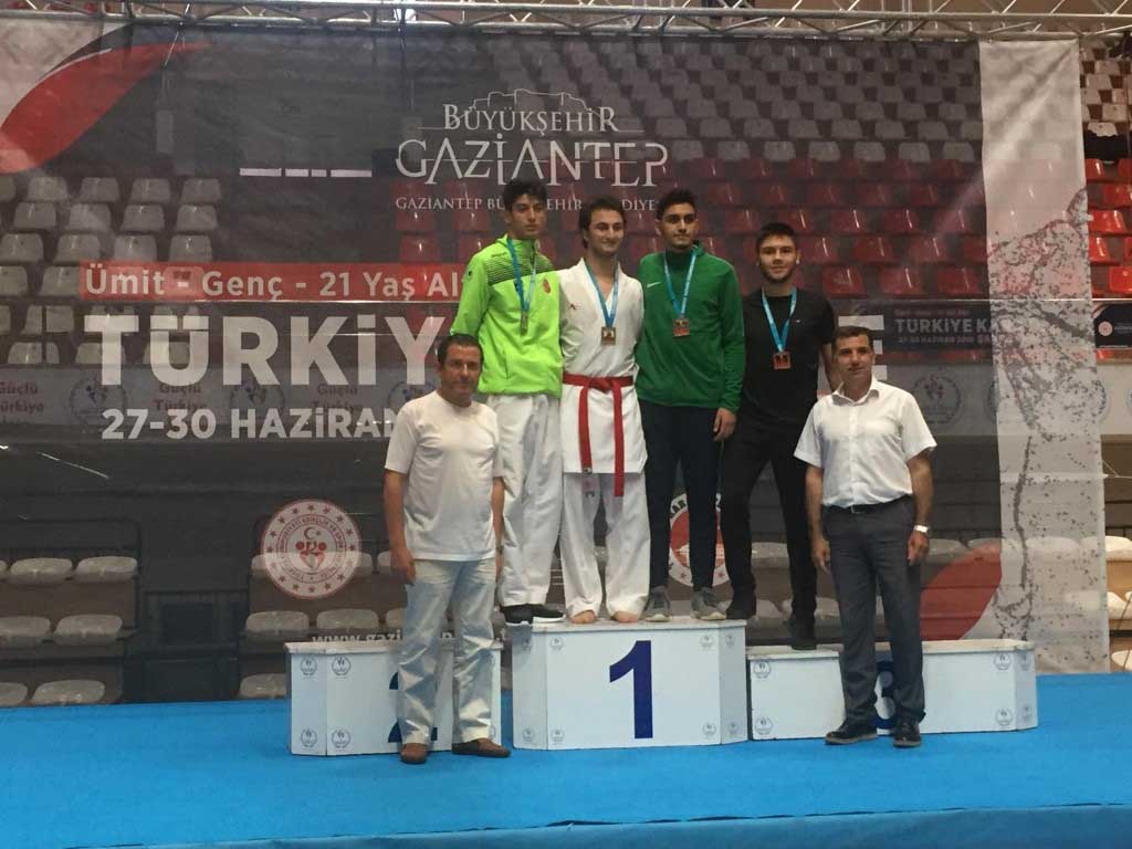 Belediyespor karatecisi Burak Gencer Dünya Kupası Seçmelerine gidiyor