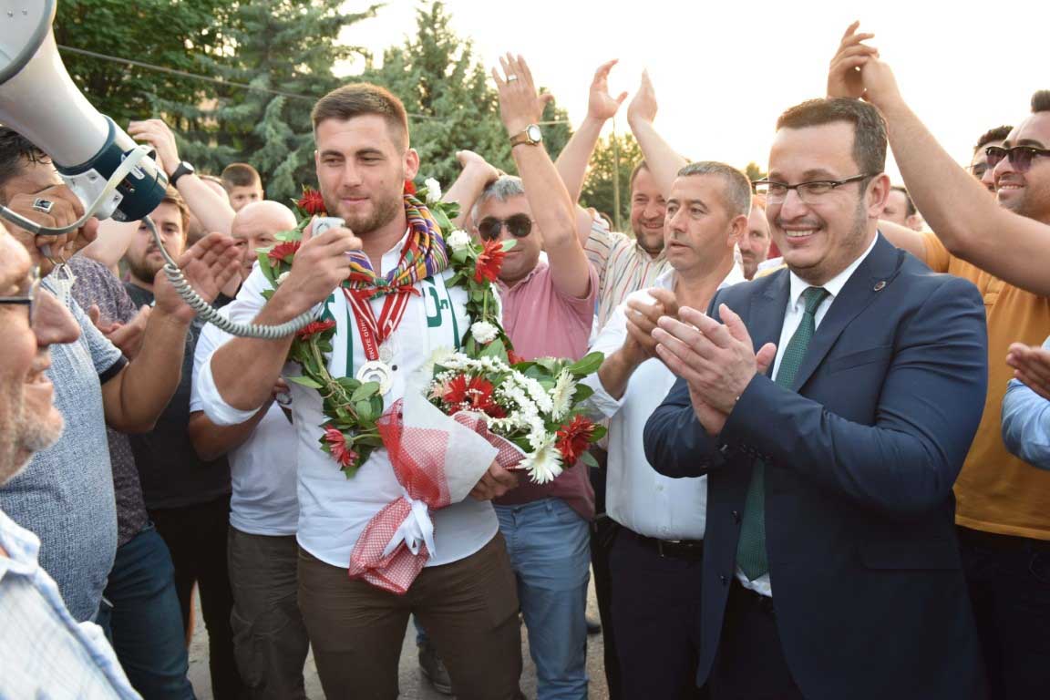 Kırkpınar'ın Fatihine görkemli karşılama