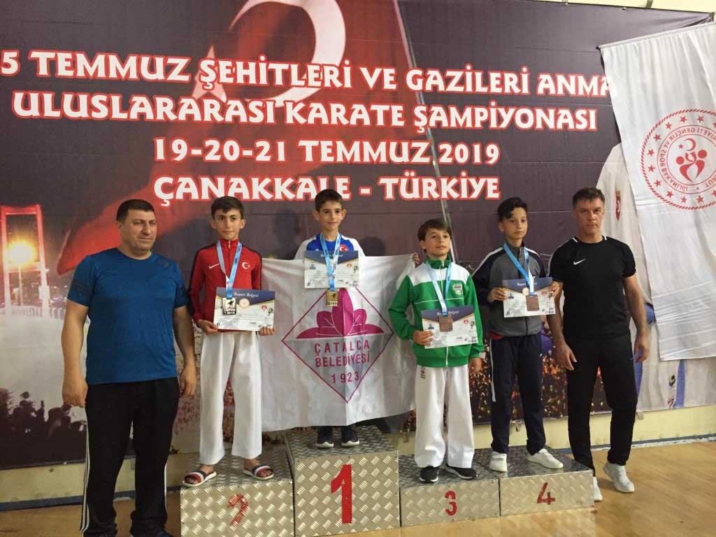 Karateciler 3 madalya ile döndü
