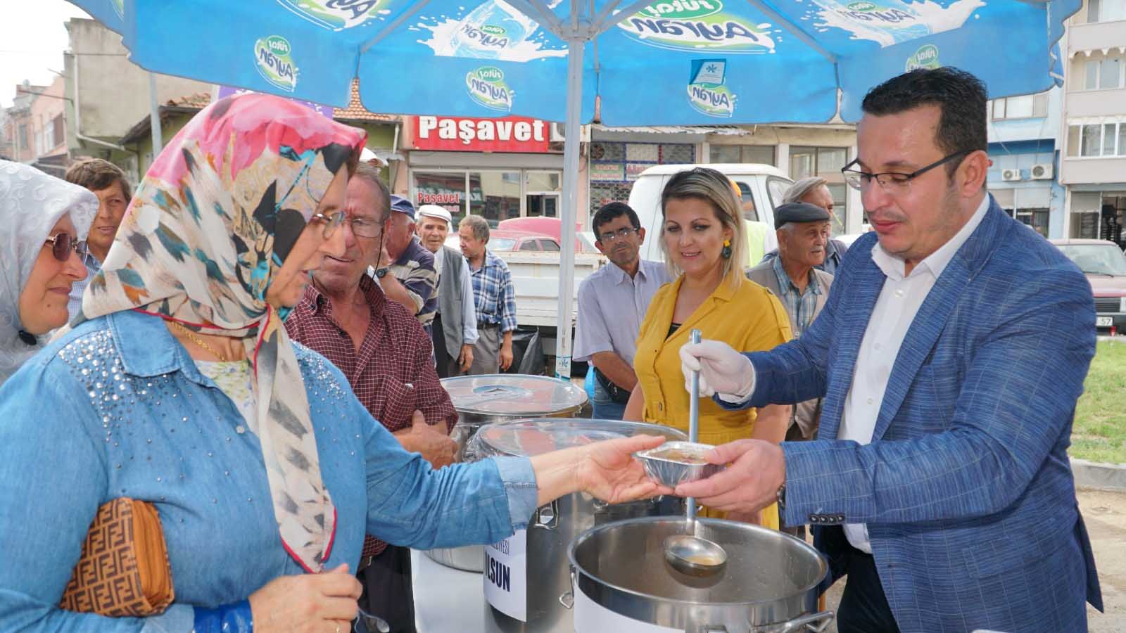 GELENEKSEL AŞURE İKRAMI BAŞKAN KANAR’LA DEVAM ETTİ