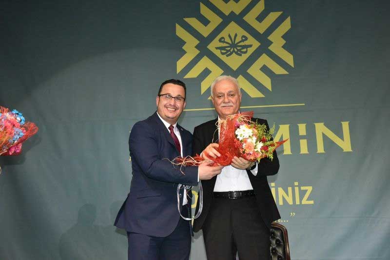 NİHAT HATİPOĞLU KONFERANSINA YOĞUN İLGİ