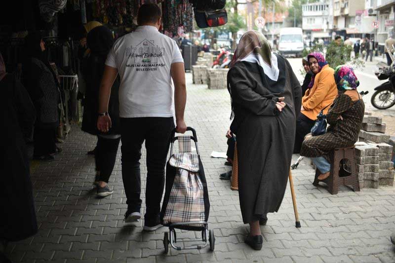 MUSTAFAKEMALPAŞA BELEDİYESİ YAŞLILARIN YÜKÜNÜ HAFİFLETTİ