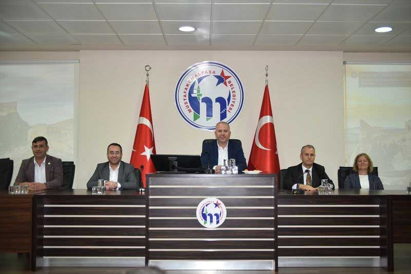 BÜYÜKŞEHİR MUHTARLIK İŞLERİ MÜDÜRÜ TAYLAN, MUHTARLARI DİNLEDİ