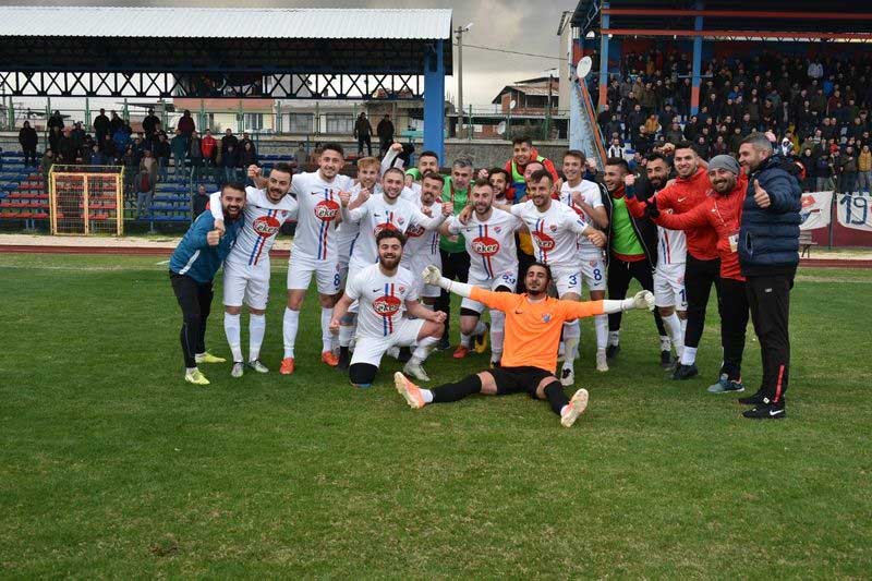 PAŞA SEZONUN İLK DEVRESİNİ LİDER KAPATTI