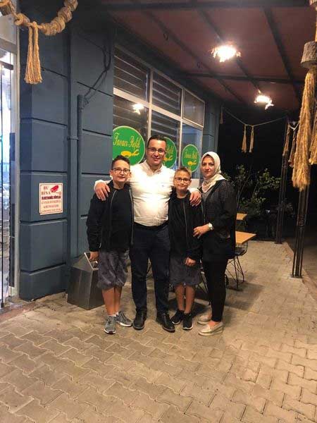 HİZMET İÇİN EVLERİNİN YOLUNU UNUTAN ÖRNEK ÇİFT ONLARIN İŞİ GÖNÜLLER FETİH ETMEK