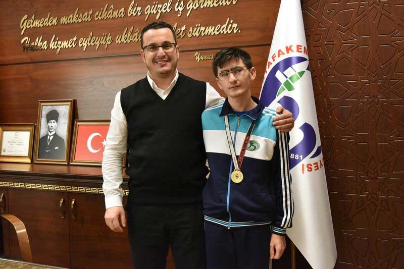 ÖZEL SPORCUDAN BAŞKAN KANAR’A ÖZEL ZİYARET
