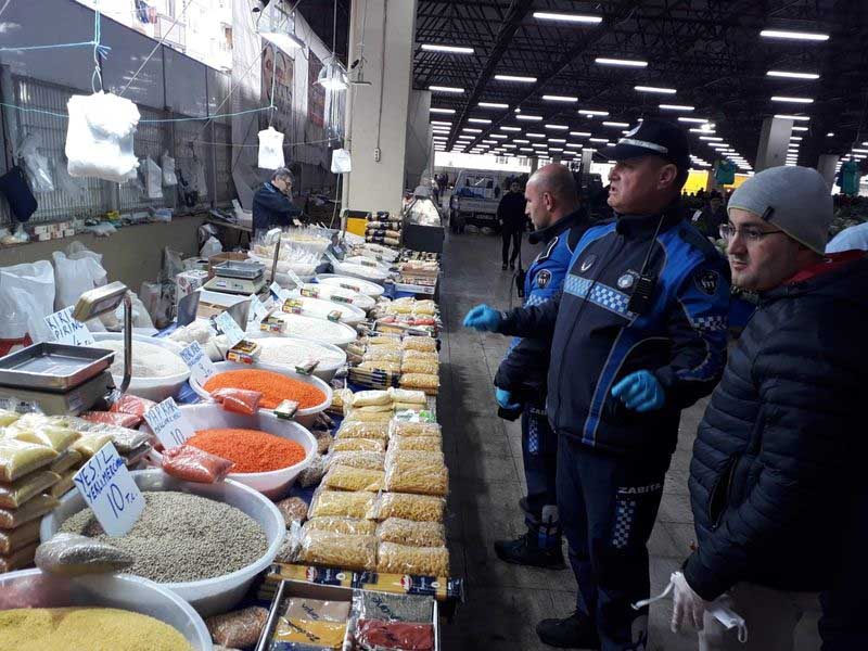 MUSTAFAKEMALPAŞA'DA PAZARCI ESNAFINA ELDİVEN VE MASKE DENETİMİ