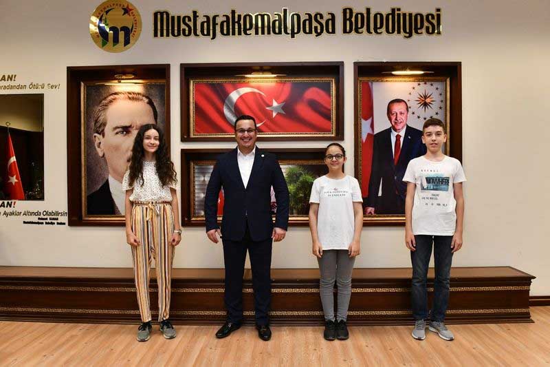 LGS ŞAMPİYONLARI BAŞKAN KANAR'I ZİYARET ETTİ