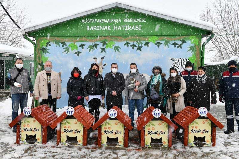 MUSTAFAKEMALPAŞA KEDİ EVLERİ İLE DONATILDI 