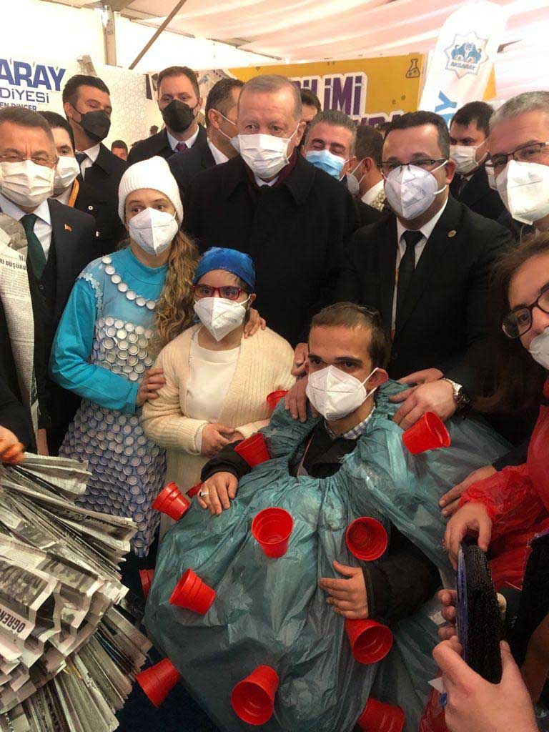 FESTİVALE DAMGASINI VURAN GENÇLERE CUMHURBAŞKANI MORALİ 