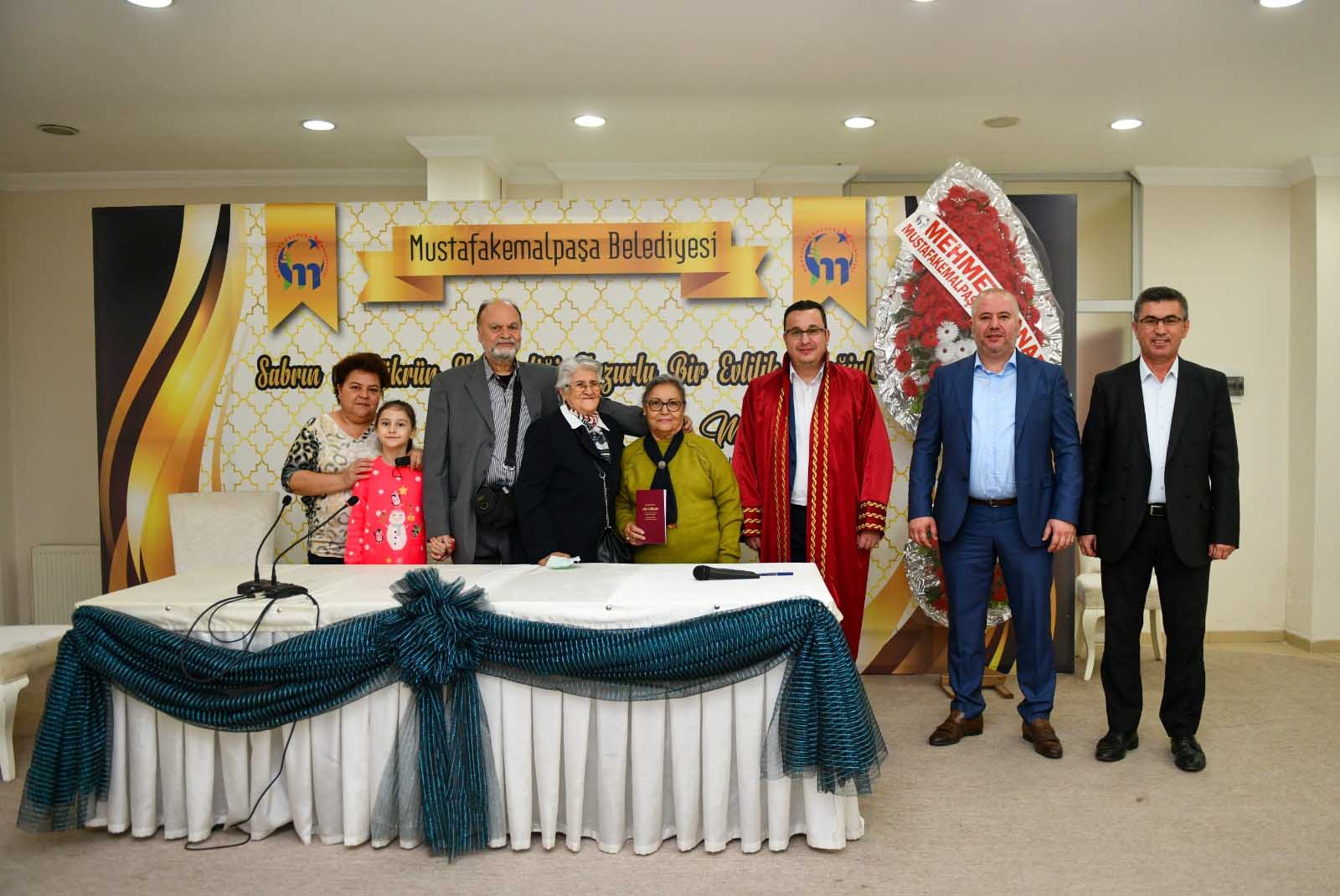 70’lik Aşıklar Bir Ömür Mutluluğa Evet Dedi