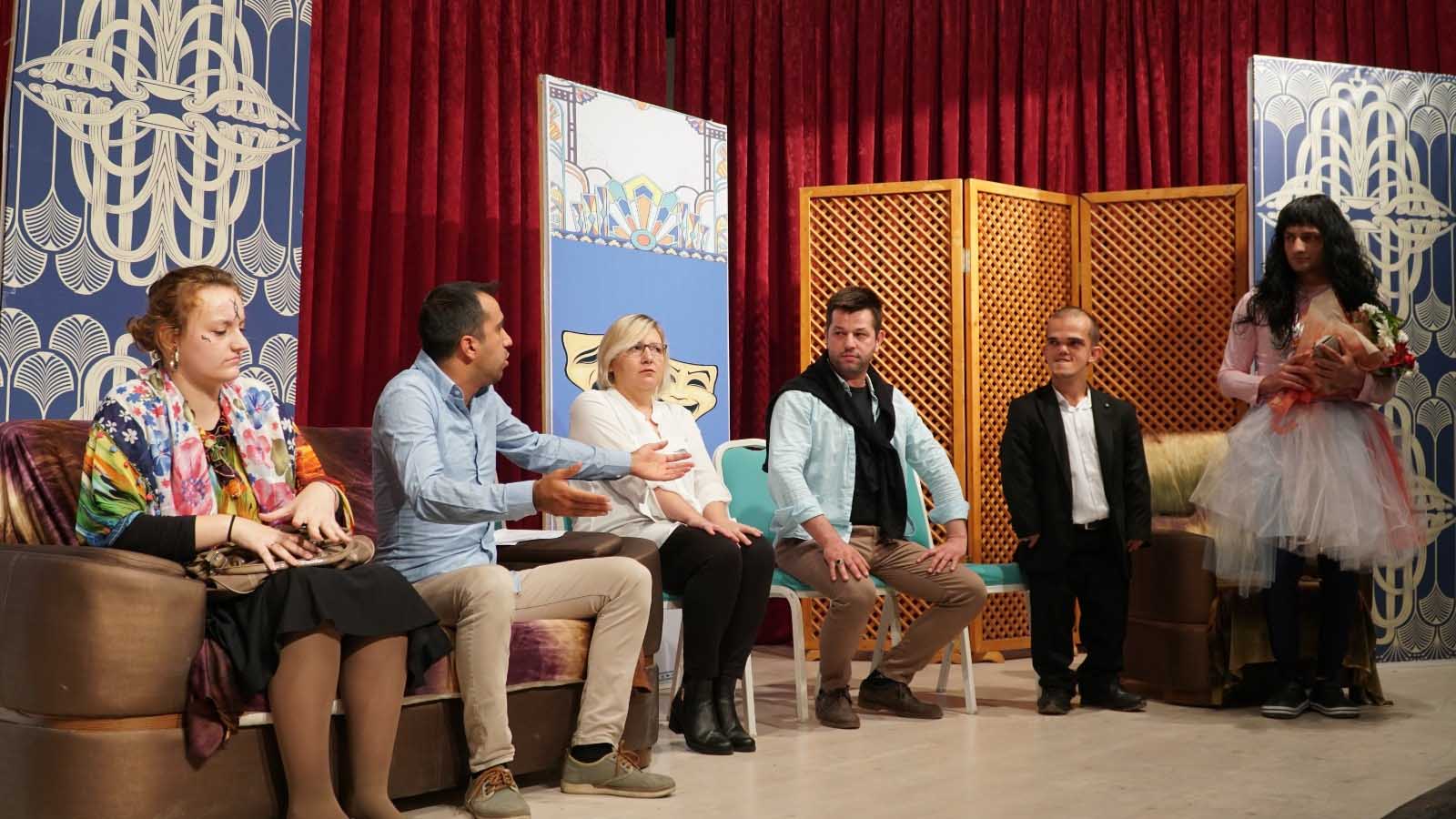 Gündüz İşyerlerinin Gece Sahnenin Tozunu Attırıyorlar