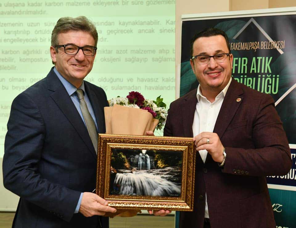 Mustafakemalpaşa'da Çevreye Duyarlı Çocuk, Organik Çilek Yetişecek