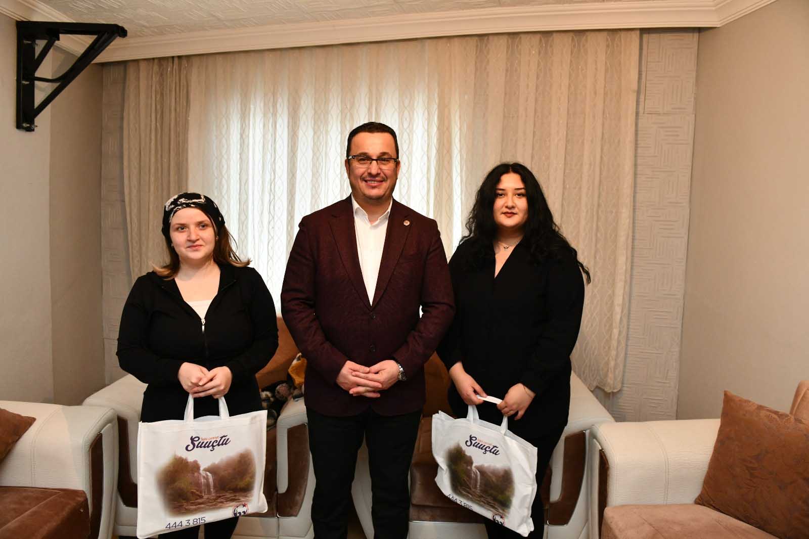 Mustafakemalpaşa’da İlmek İlmek Sevgi Örüyorlar