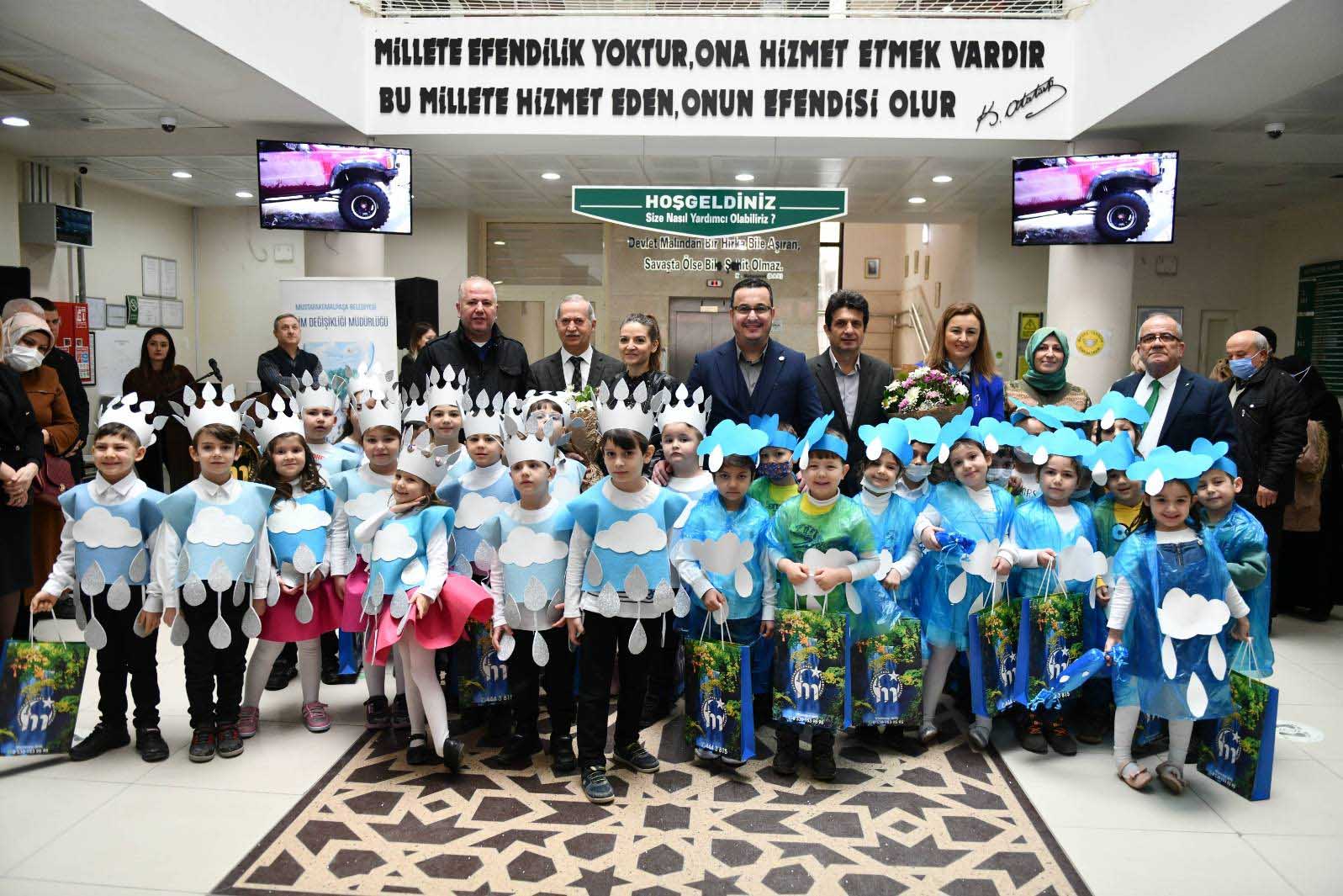 MUSTAFAKEMALPAŞA BELEDİYESİNDE ÇOCUKLARDAN DÜNYA SU GÜNÜNE ÖZEL GÖSTERİ