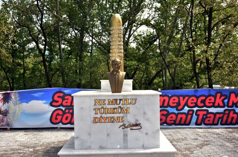 YENİ ATATÜRK BÜSTÜ MUSTAFAKEMALPAŞA’YA ÇOK YAKIŞTI