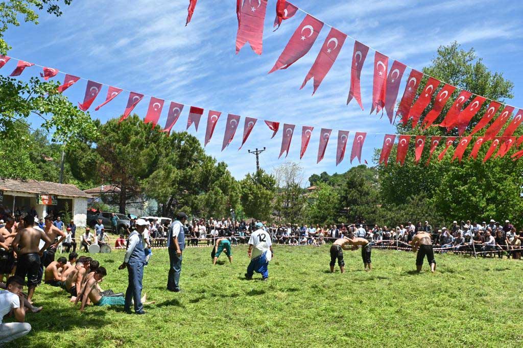 BURSA'NIN KIRKPINARI 346. KABULBABA GÜREŞLERİNDE BÜYÜK HEYECAN