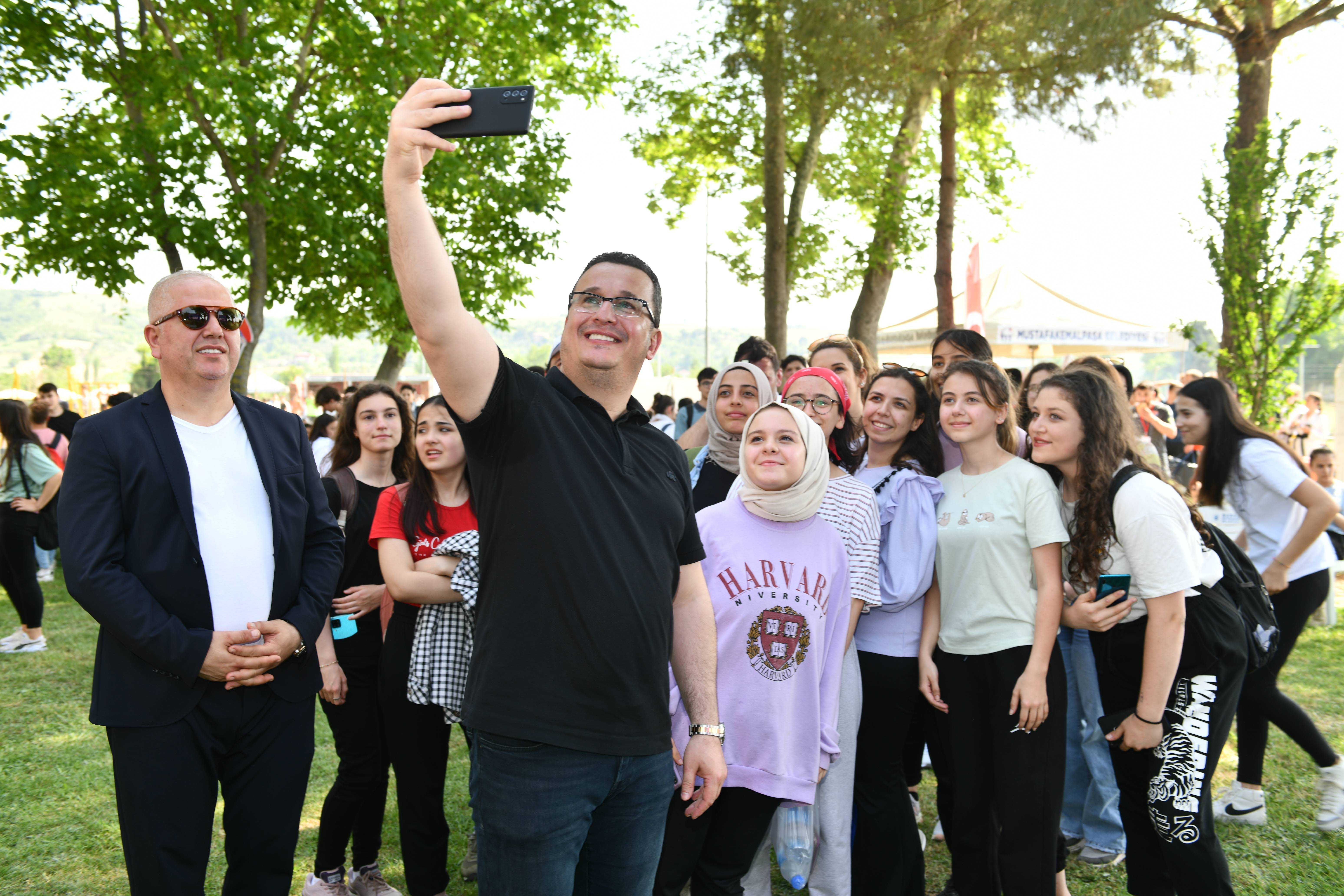 GENÇ BAŞKAN VE GENÇLER FESTİVALDE BULUŞTU