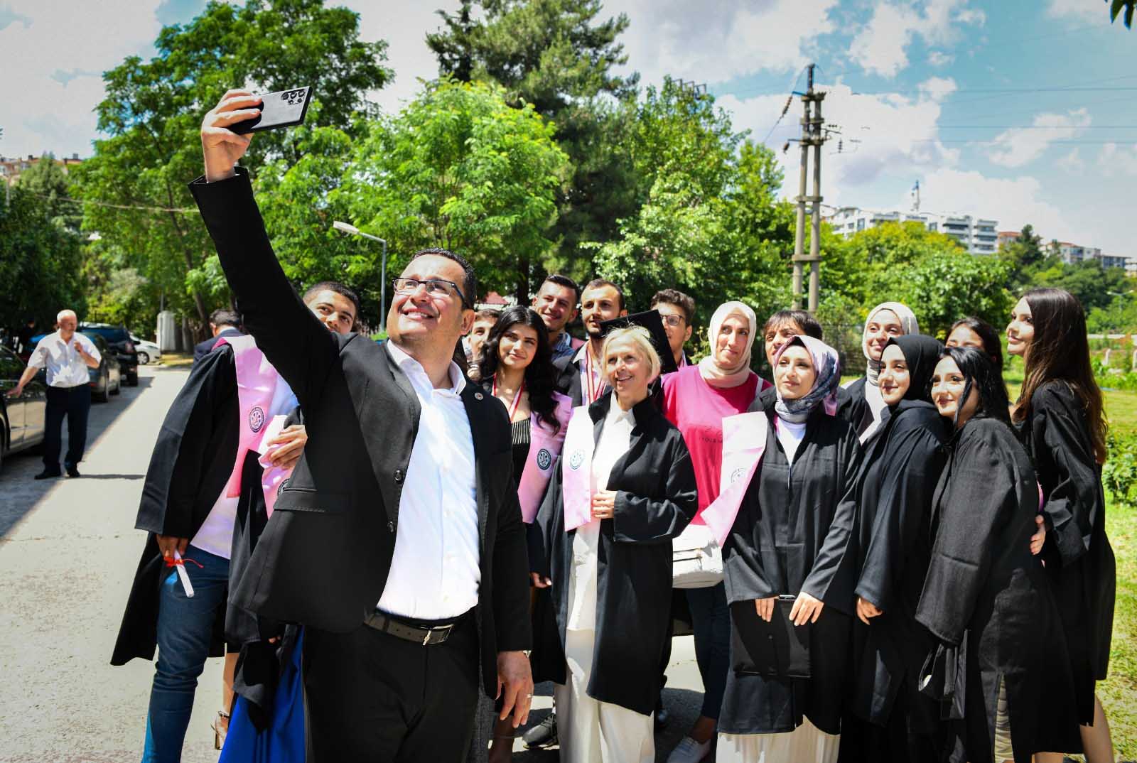 “KENDİNİZE VE ÜLKENİZE GÜVENİN, GELECEK ÇOK PARLAK”