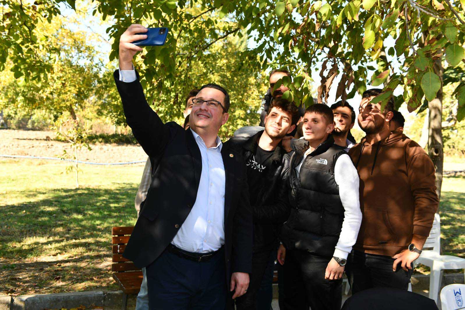 GENÇ BAŞKAN MEHMET KANAR, GENÇLERLE BULUŞTU