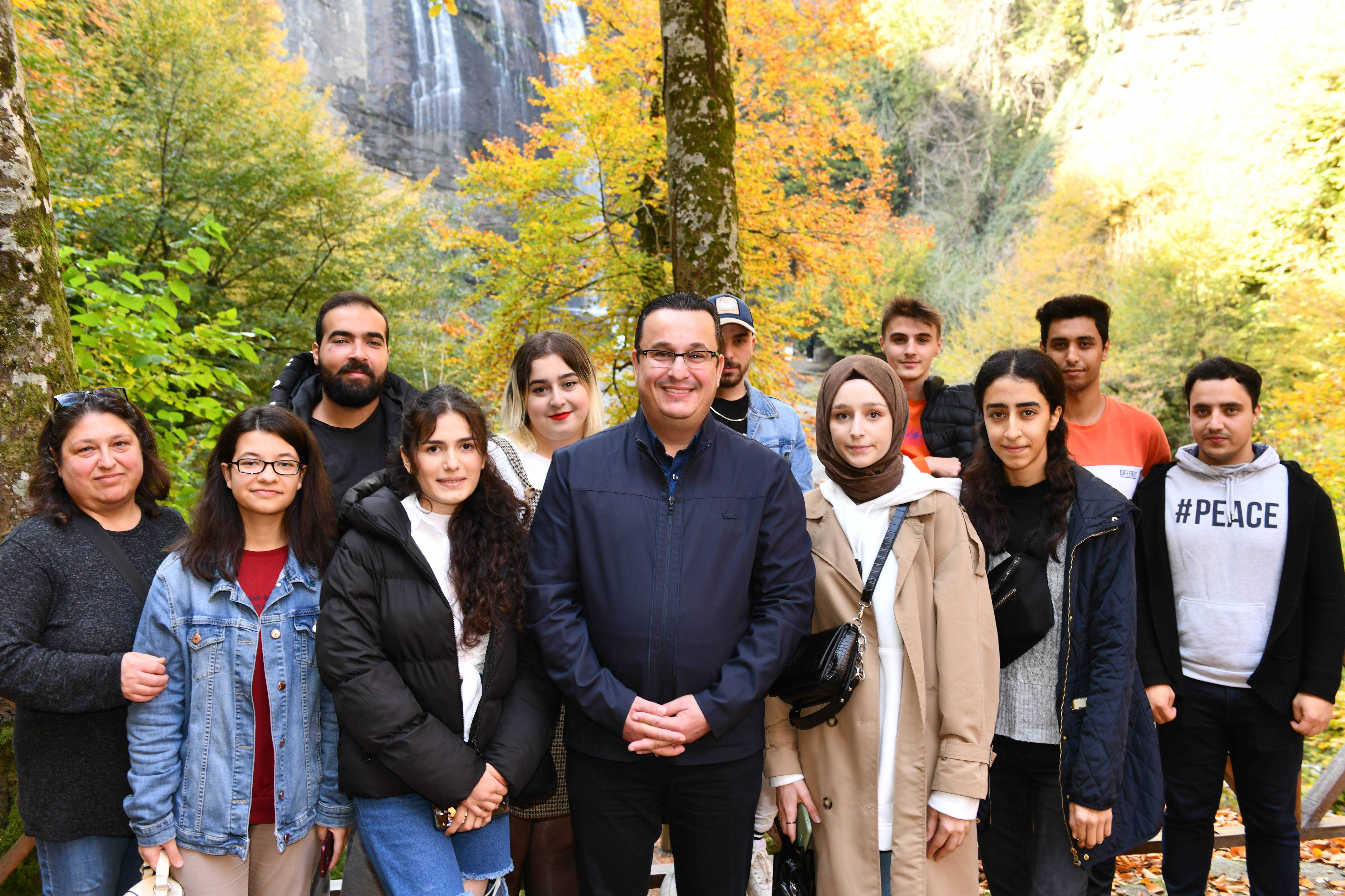  BAŞKAN KANAR İLE ÜNİVERSİTE ÖĞRENCİLERİNİN SUUÇTU KEYFİ