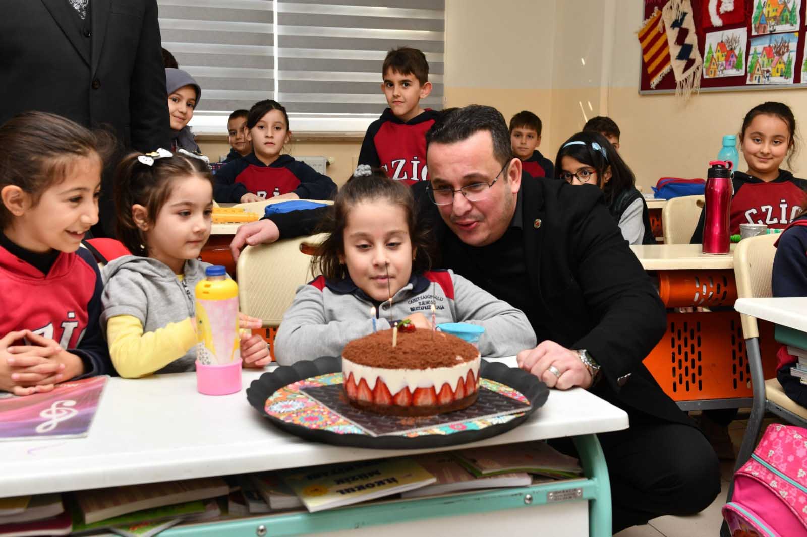 BAŞKAN KANAR’DAN ‘’ÖZEL’’ DOĞUM GÜNÜ SÜRPRİZİ