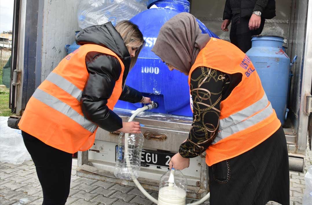 MUSTAFAKEMALPAŞA’LI SÜT ÜRETİCİLERİNDEN DEPREMZEDELERE ANLAMLI DESTEK