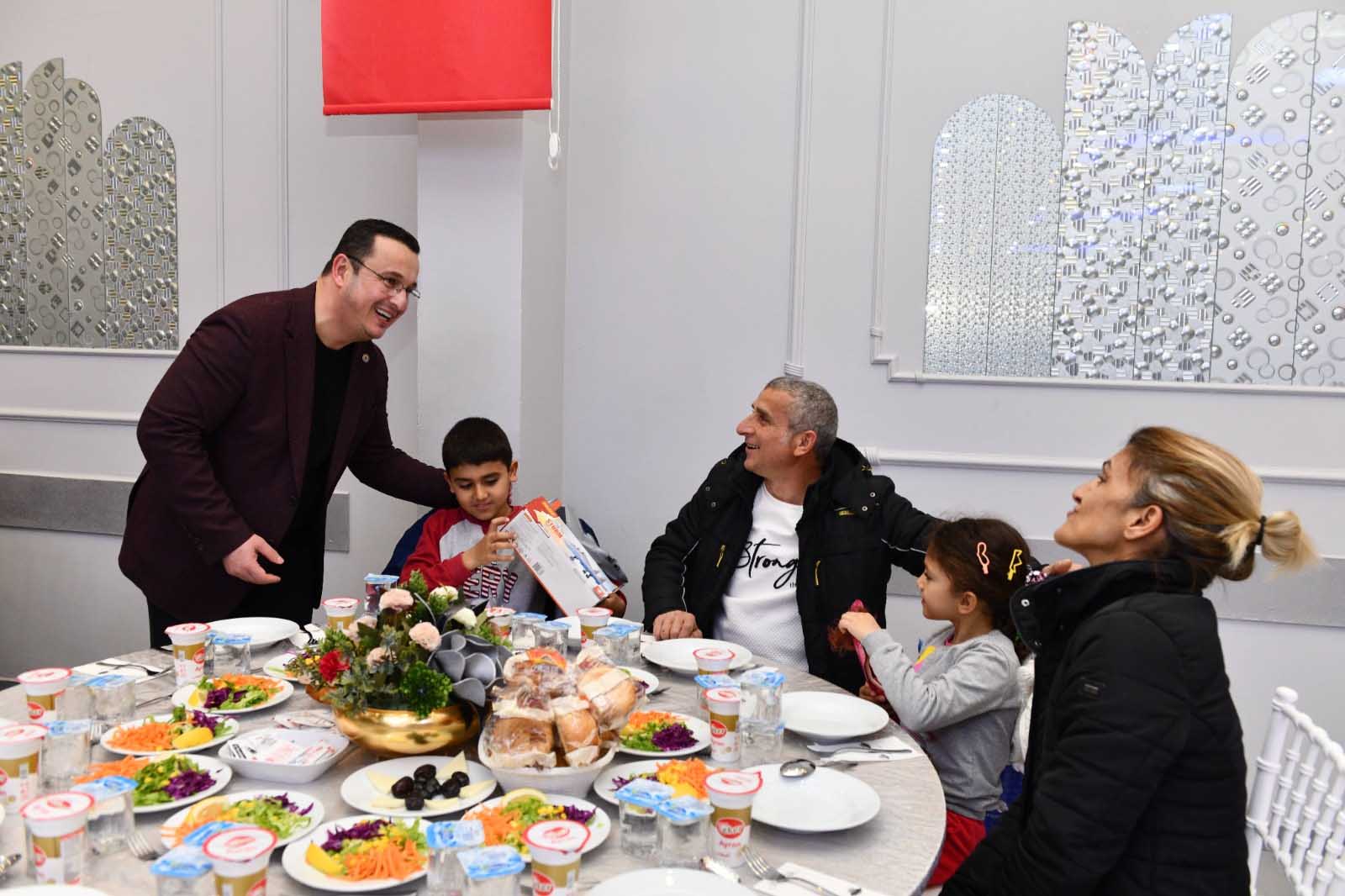 BAŞKAN KANAR’’ AİLEMİZİN BİRER PARÇASISINIZ’’