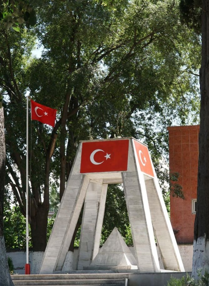 Mustafakemalpaşa şehitliği