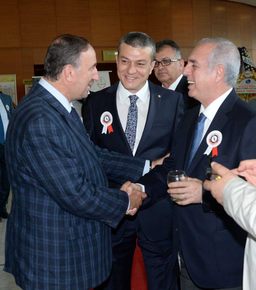 Başkan Kurtulan'a 'eğitime katkı' ödülü